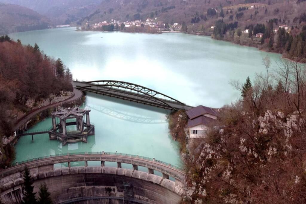 Casa A Schiera Fronte Lago Con Giardino Barcis Exterior foto