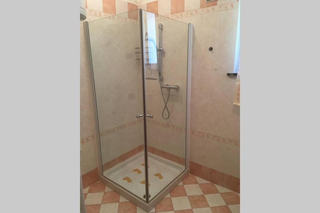 Casa A Schiera Fronte Lago Con Giardino Barcis Exterior foto