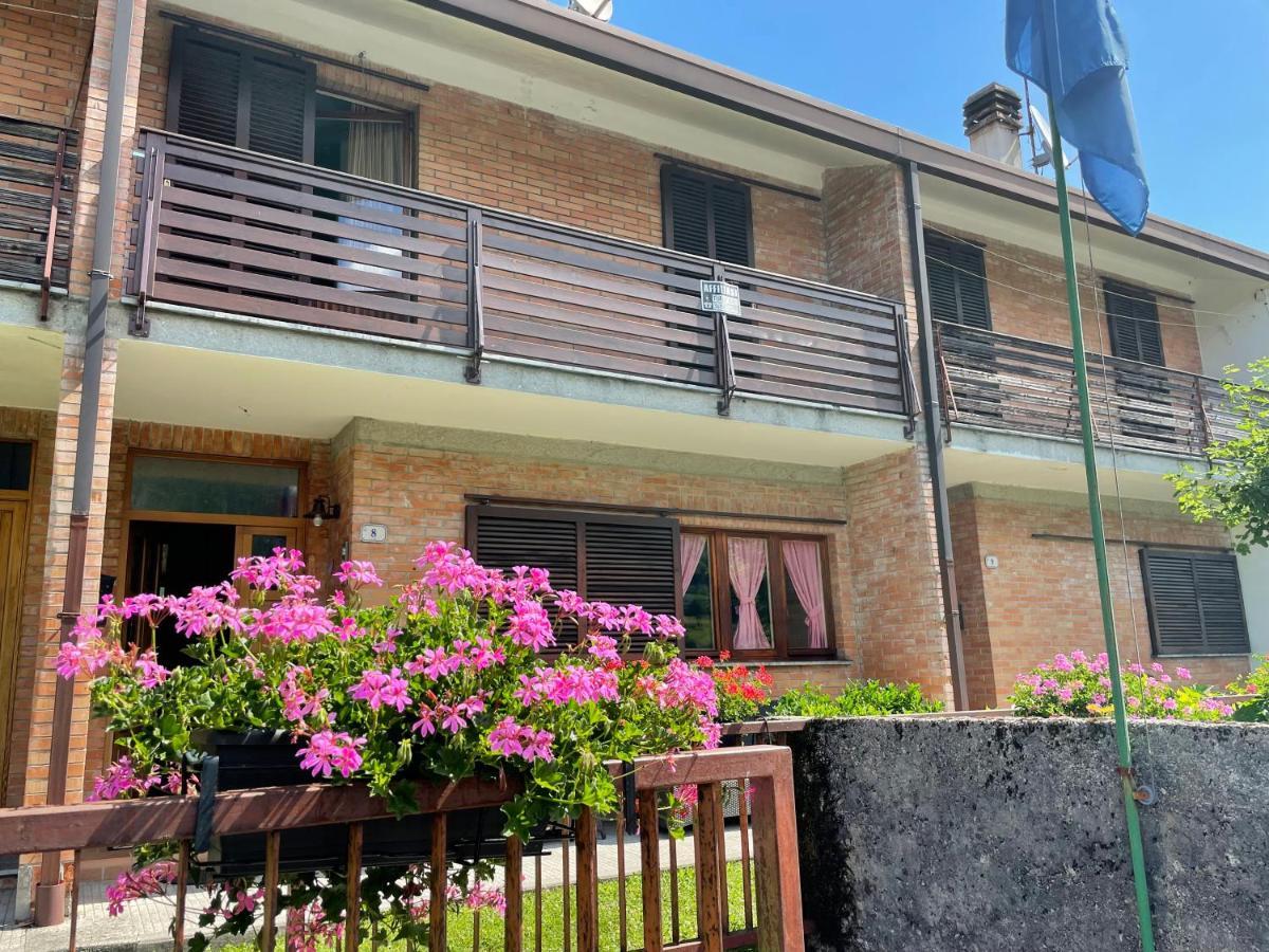 Casa A Schiera Fronte Lago Con Giardino Barcis Exterior foto